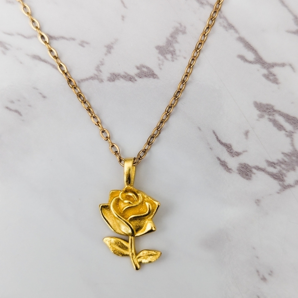 Dainty 18k Gold Titanium Rose Necklace